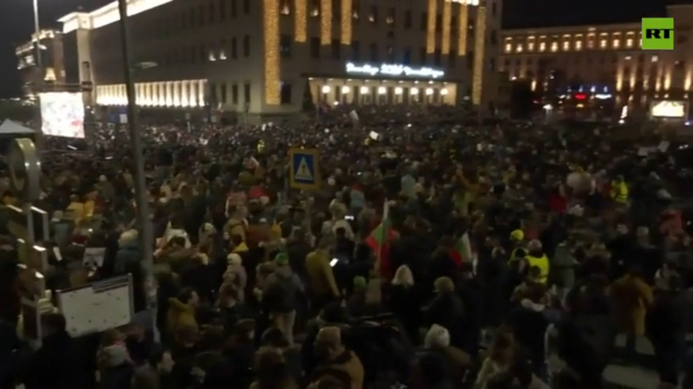 Anti-corruption protests in EU nation gain momentum (VIDEO)