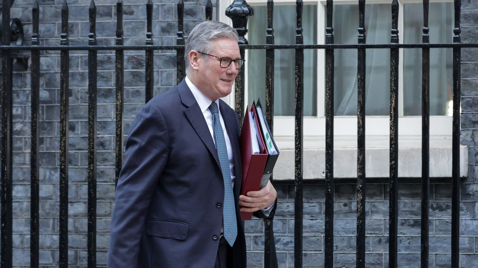 Starmer distances himself from former UK envoy linked to Epstein