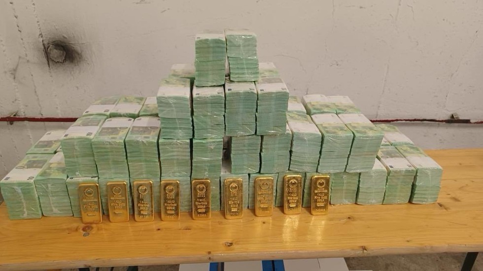 Hungary seizes millions in gold and cash linked to ‘Ukraine war mafia’