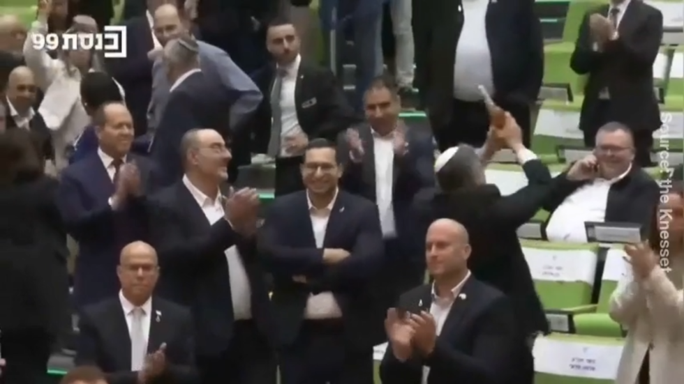 Israeli MPs cheer death penalty for Palestinians accused of terrorism (VIDEO)