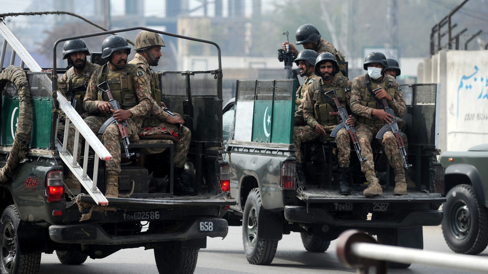 Pakistani soldiers killed in suicide attack