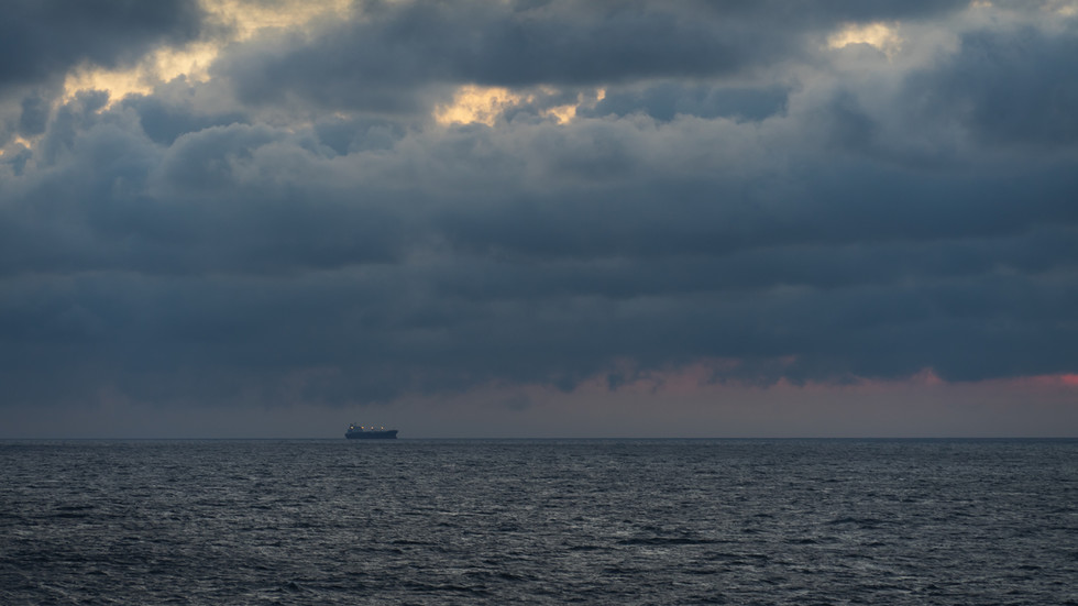 Oil tanker explodes off Libyan coast after calling at Russian ports – Bloomberg