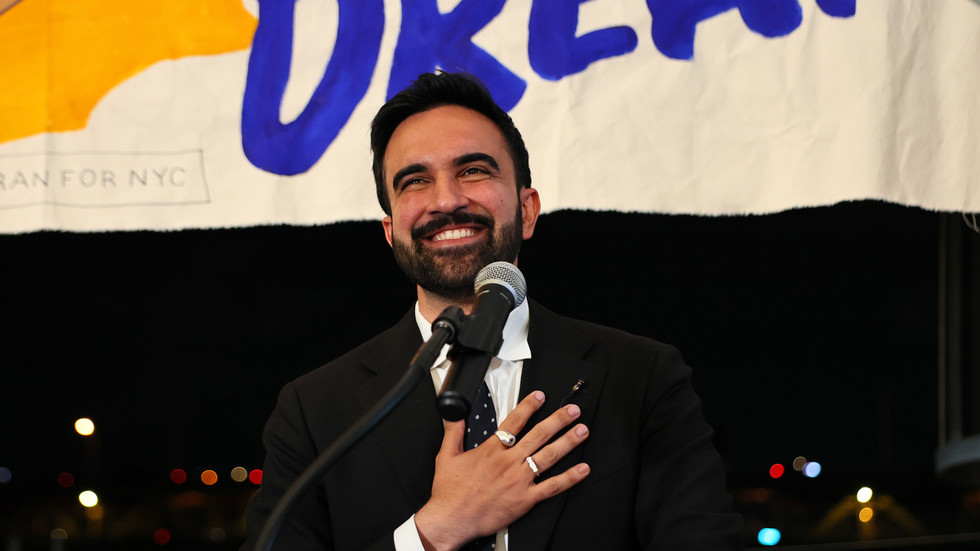 Trump threatens New York mayoral frontrunner with arrest