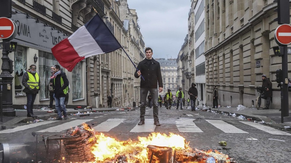 Will the French regime go Soviet?