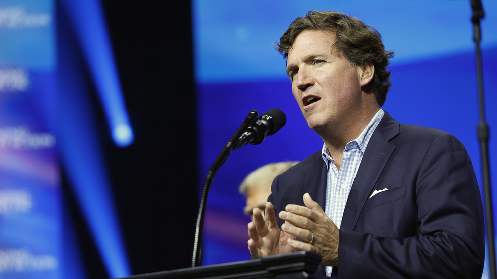 Americans fighting for Ukraine should lose citizenship – Carlson
