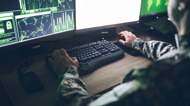 Retired US officer shared classified Ukraine intel on dating site – DOJ