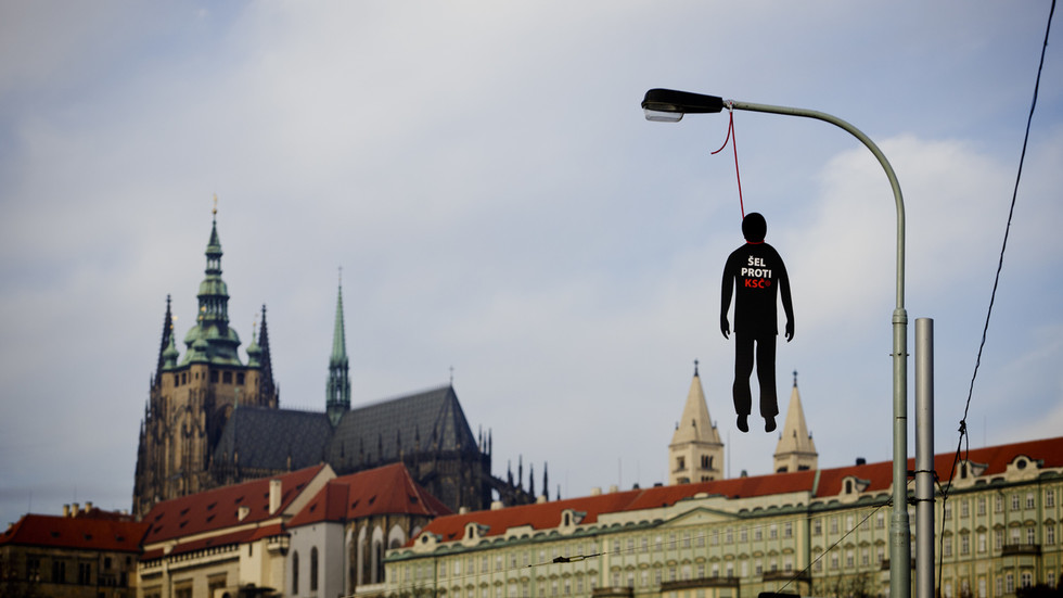 EU state bans ‘communist propaganda’