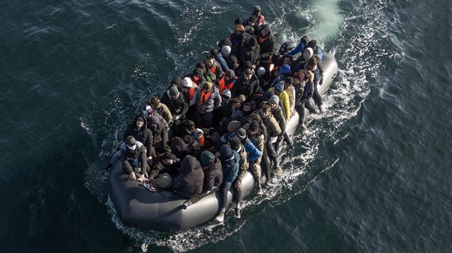 UK to sanction people smugglers