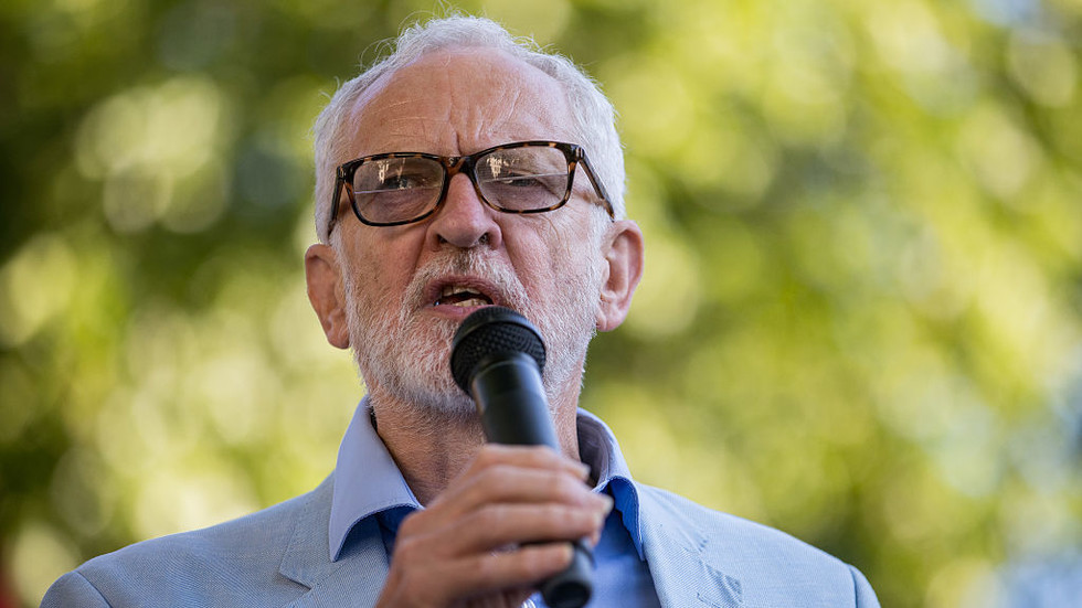 Jeremy Corbyn launches new UK political party