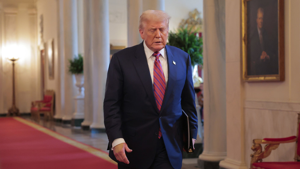 Trump knows his name is in Epstein files – WSJ