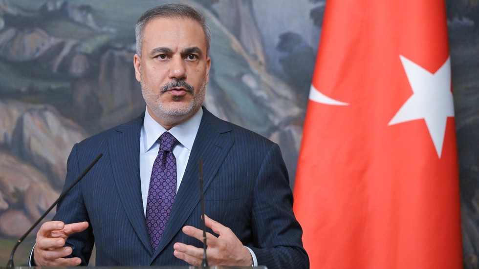 Russia and Ukraine agree on leaders’ summit – Turkish FM