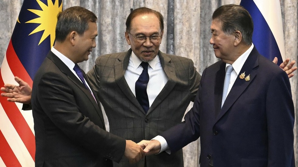 Cambodia and Thailand agree to ceasefire and de-escalation