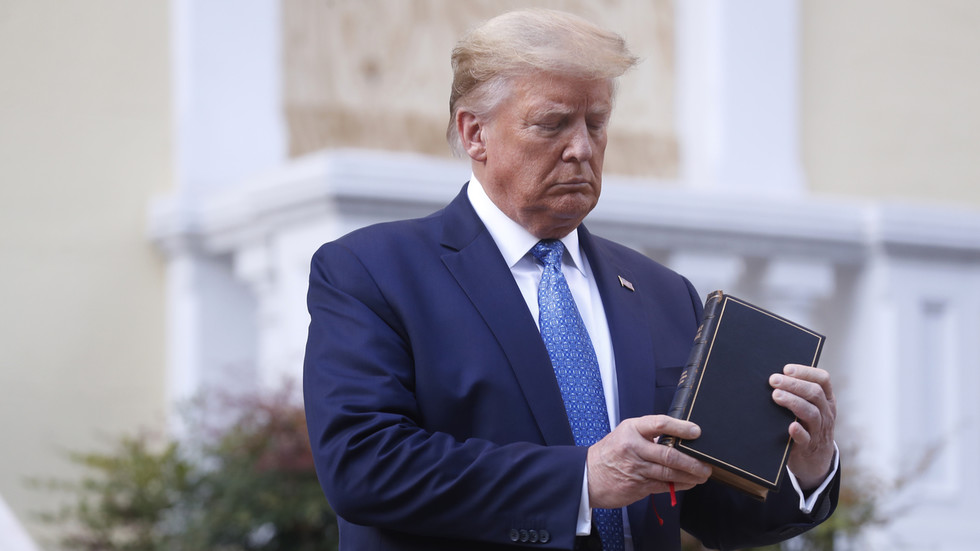 White House allows workers to display Bibles