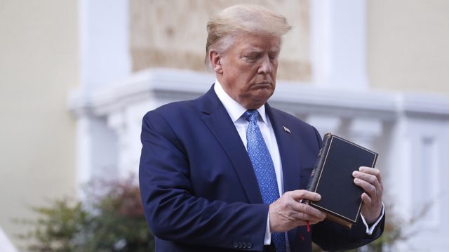 White House allows workers to display Bibles
