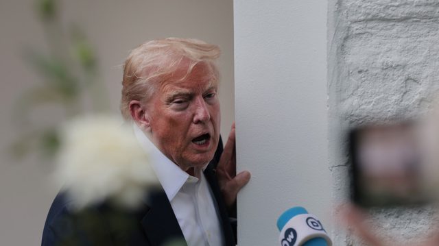 Ukrainians can stay in US – Trump