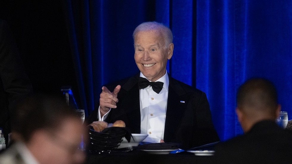 Biden administration pressured top US banks to cut out Trump – media