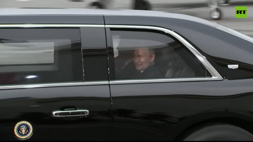 Putin and Trump share presidential limo to Alaska summit venue