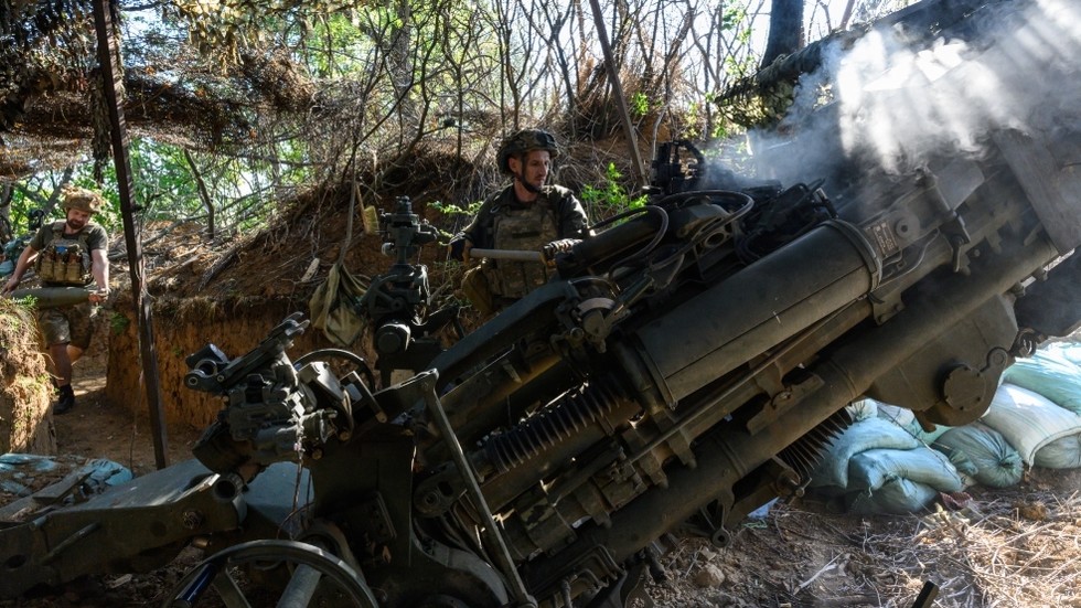 Ukraine wants Europeans to pay $100bn for weapons deal with US – FT