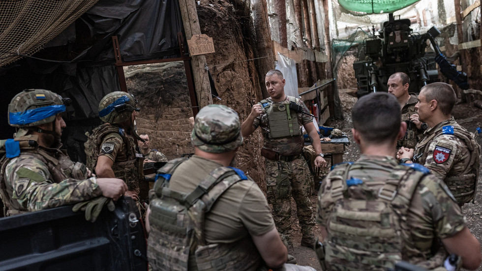 Ukraine’s army should face no size limits – Macron