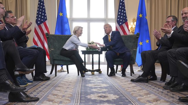 Fifty shades of the EU: Queen Ursula should start charging to watch her kinky dance with Trump