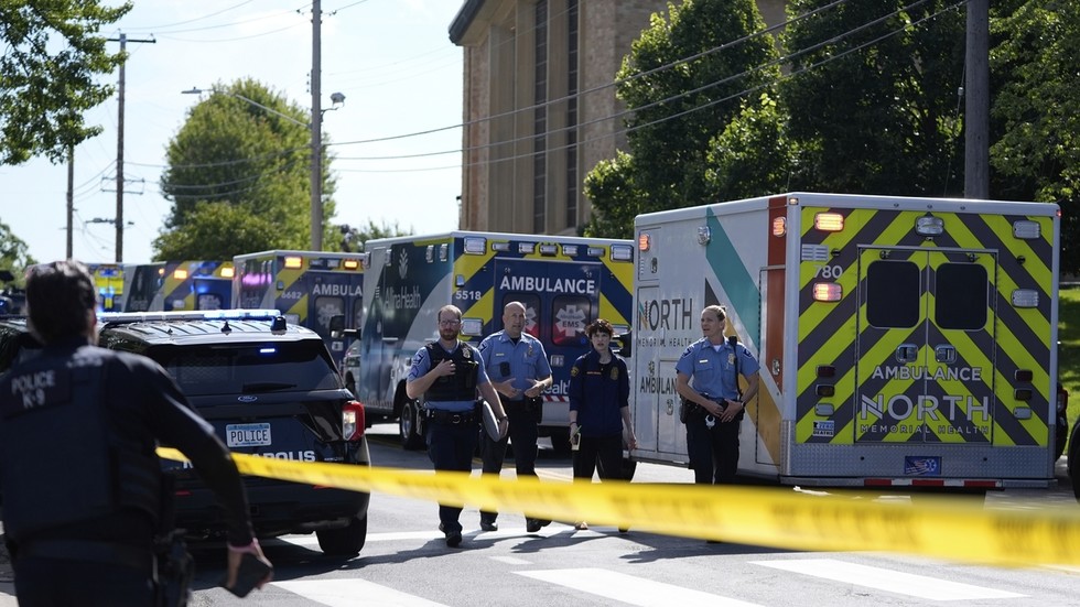 US school shooting leaves three dead and over a dozen wounded