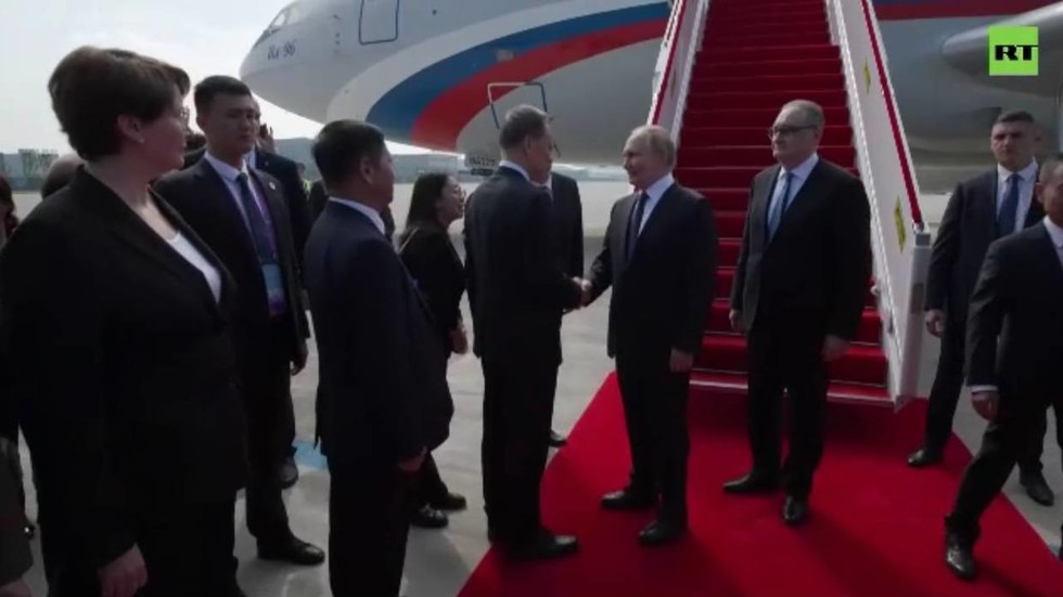 Putin arrives in China for SCO summit and Victory Day celebrations (VIDEO)