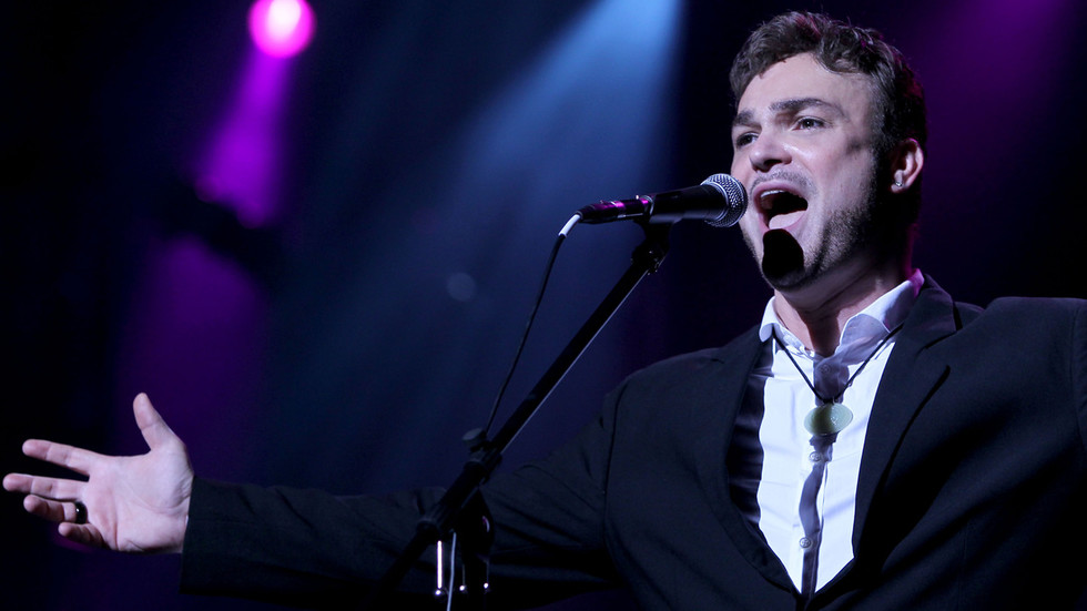 Pro-Palestine activists target Israeli singer in Poland (VIDEO)