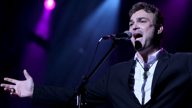Pro-Palestine activists target Israeli singer in Poland (VIDEO)