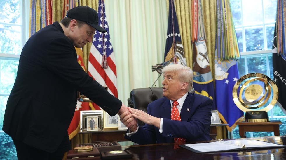 Trump extends olive branch to Musk