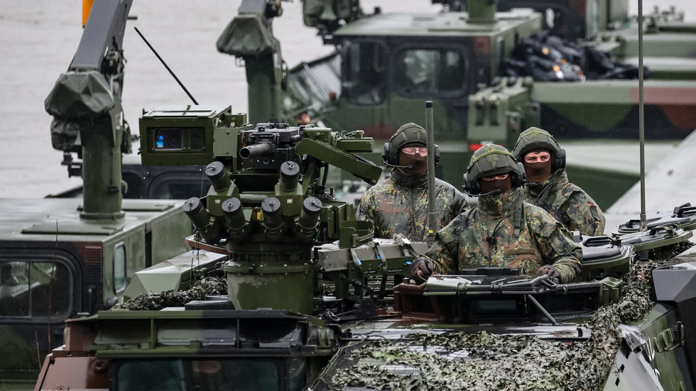 US generals involved in European plan to send 10,000 troops to Ukraine – WSJ