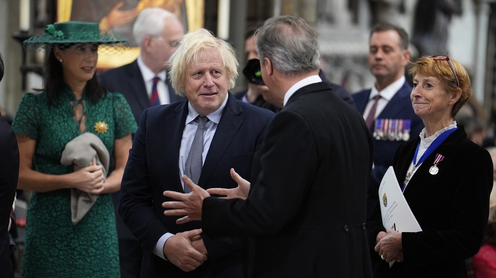 Ex-UK PM accused of profiting from government contacts