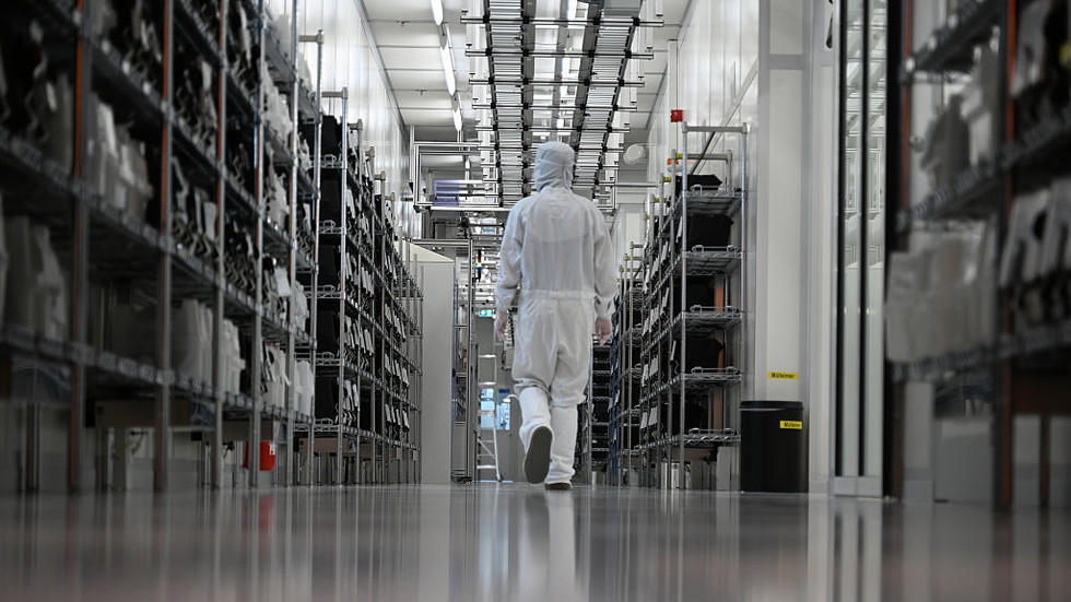 EU state nationalizes Сhinese-owned tech company
