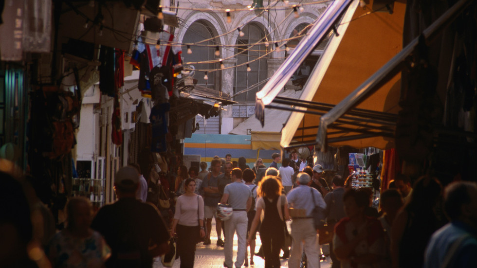 EU nation to allow 13-hour workday