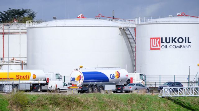 Sanctioned Russian oil giant to sell foreign assets