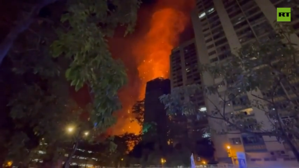 Dozens dead after fire engulfs high-rise block in Hong Kong (VIDEOS)