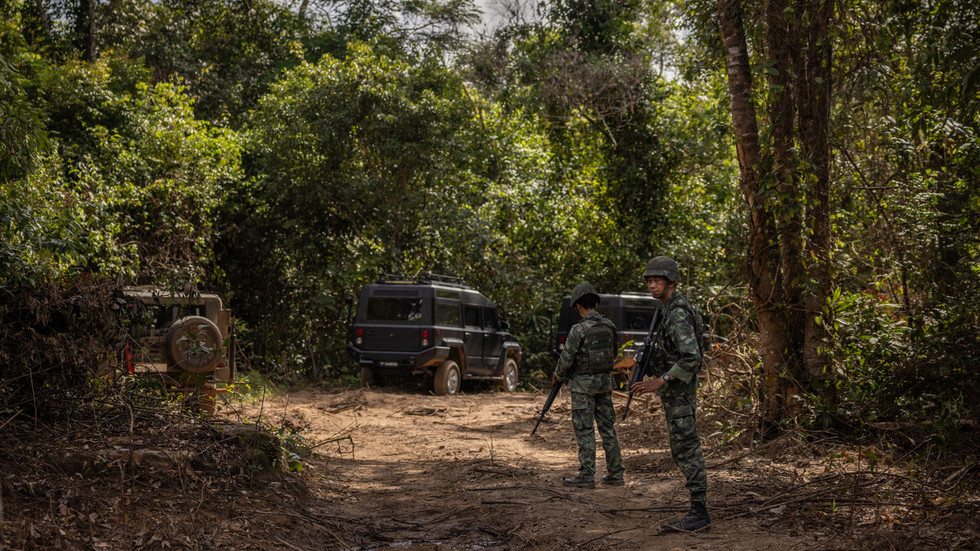 Clashes erupt along Thai-Cambodian border