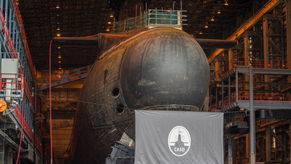 Britain ‘incapable’ of running nuclear submarines – ex-Royal Navy chief