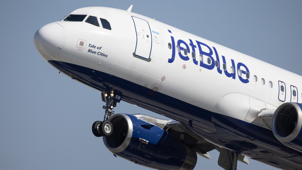 US military plane nearly collides with passenger jet near Venezuela – media