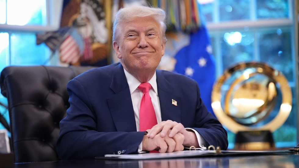 Trump accuses Venezuela of stealing US oil