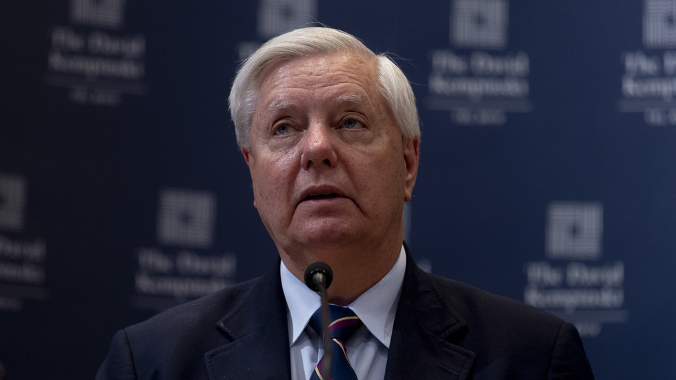 US war hawk senator calls for seizure of Russian oil tankers