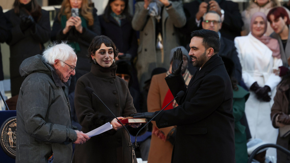 New York city mayor swears on Quran to bring ‘new era’