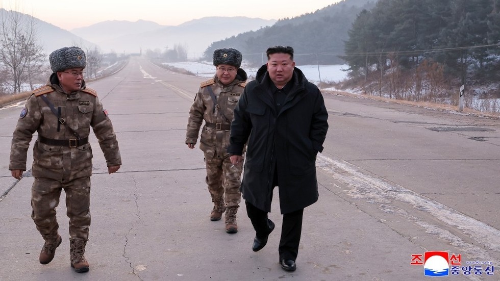 North Korea launches hypersonic missile (PHOTOS)