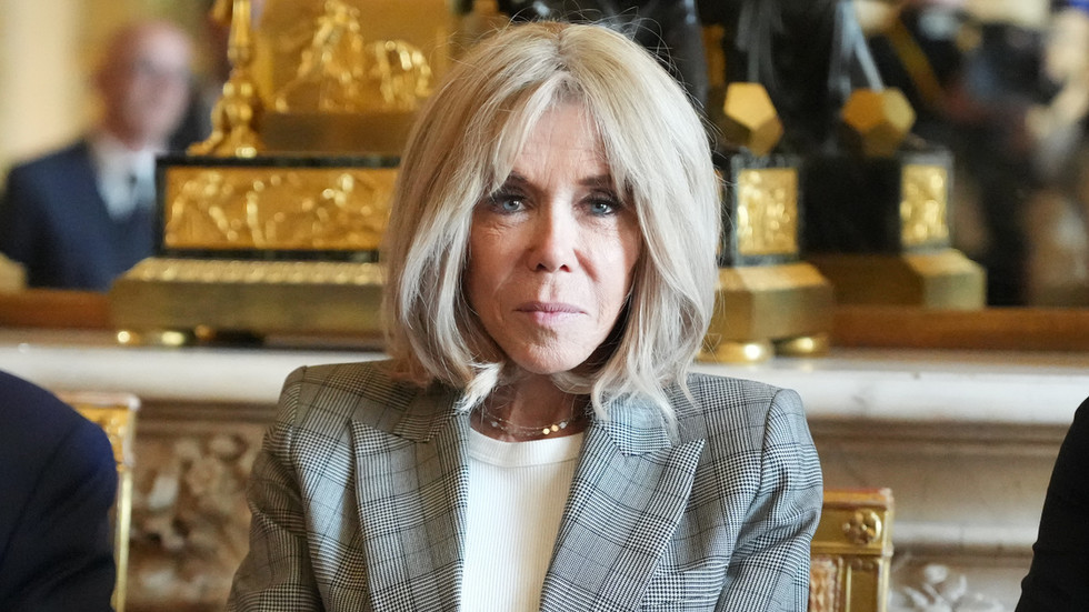 One jailed as ten convicted of cyber-harassing Macron’s wife – Le Monde