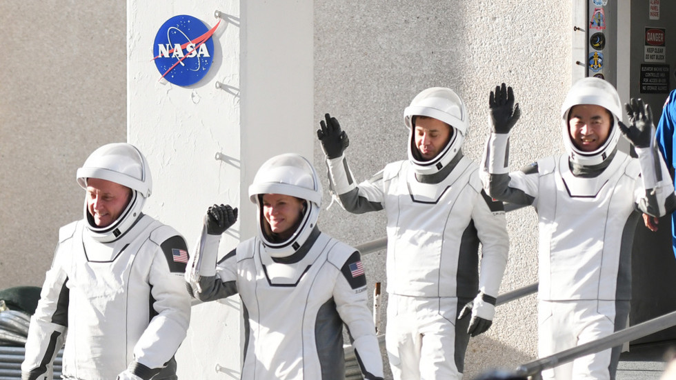 Astronaut’s health issues force NASA to cut mission short