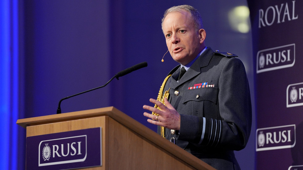 UK military chief ignores Russian warnings on Ukraine troop deployment