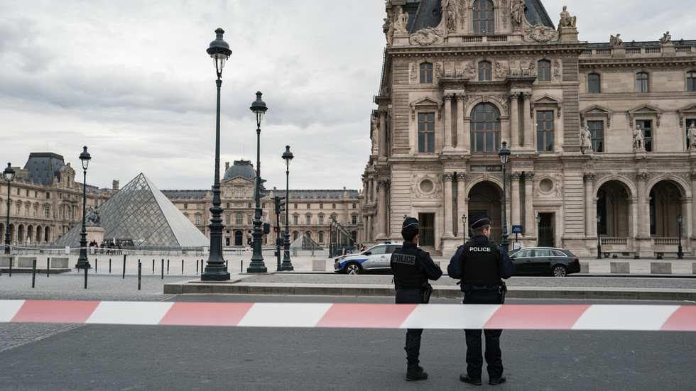 Police discover hideout for $100 million Louvre jewel heist – Le Parisien