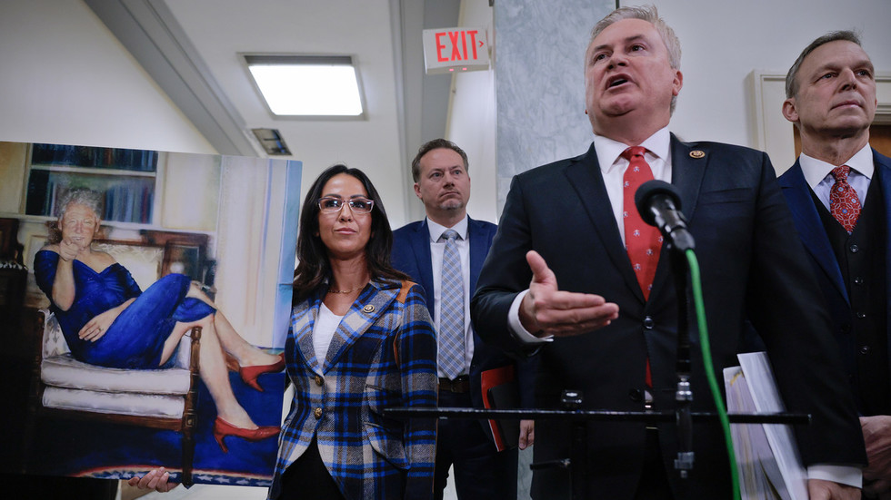 Clintons refuse to testify in Epstein inquiry
