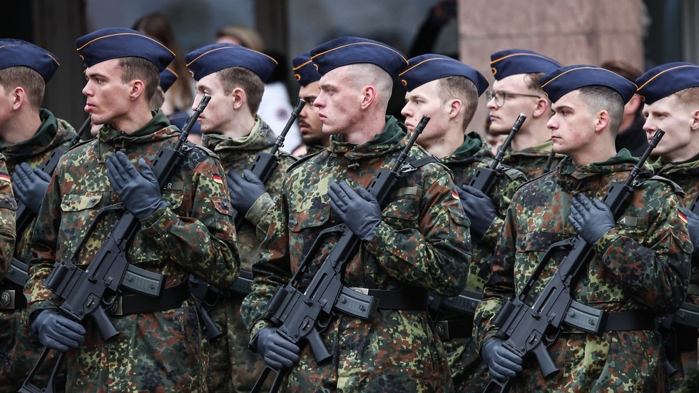 France ‘uneasy’ over German rearmament – Bloomberg