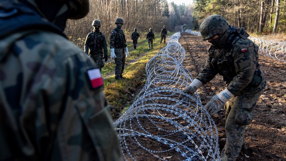 Poland to produce landmines, abandoning treaty
