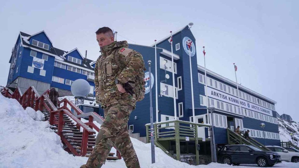 Trump threatens tariffs on NATO opponents of Greenland plan